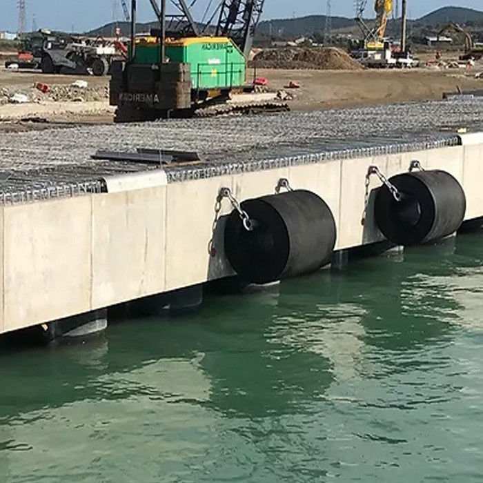 Natural Rubber Cylindrical Fenders Boat Jetty Bumpers For Vessels