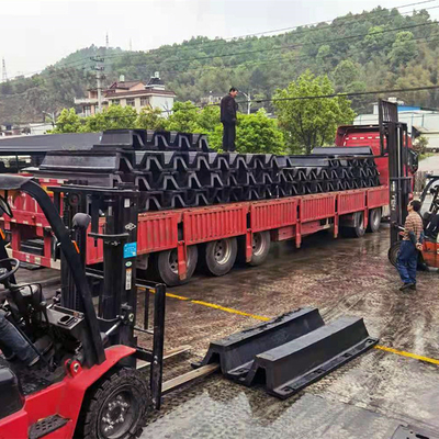 OEM Super Arch Marine Rubber Fenders 1015kN Reaction Force