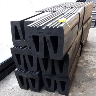 PIANC2002 Certified Tug Boat Bumpers Natural Rubber Moulding Tear Resistance