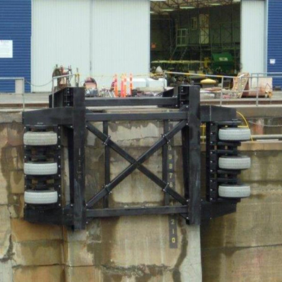 PIANC2002 Black Roller Fenders 3 MPA Intensity For Boat Dock Buffer