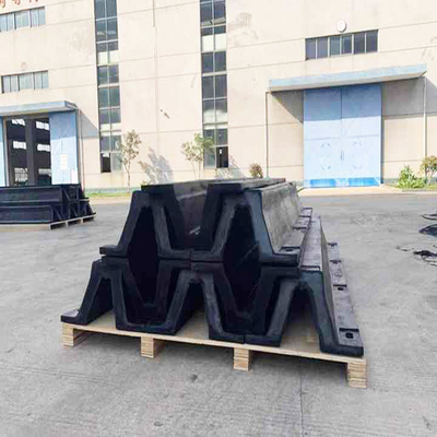 Molded Rubber Marine Dock Fenders Black Color High Bendability