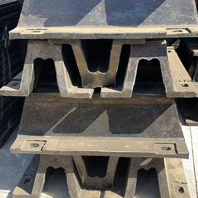 Extruded Rubber Dock Fenders Bumper V Shaped 8 Mpa Tensile Strength