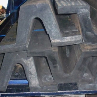 1000mm Length V Type Fender Superior Docking Protection And Vessel Stability