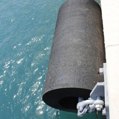 2000mm Cylindrical Marine Fenders Enhance Seafaring Safety