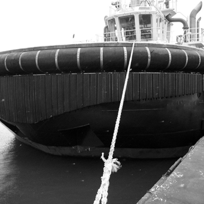 Tugboat Tire Fenders Cylindrical Fenders Tugboat Bumpers For Docking And Mooring