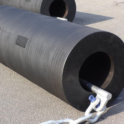 Black Cylindrical Marine Fenders Durable Fenders For High Impact And Low Maintenance
