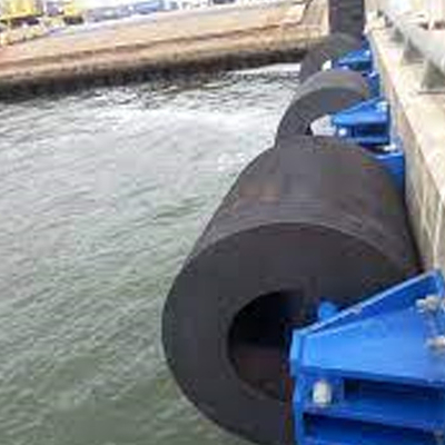 Customized Black Marine Cylindrical Rubber Fenders For Ship Berthing Safety Mooring Fenders