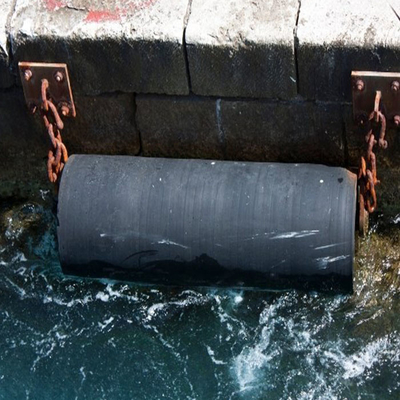 Customized Black Marine Cylindrical Rubber Fenders For Ship Berthing Safety Mooring Fenders