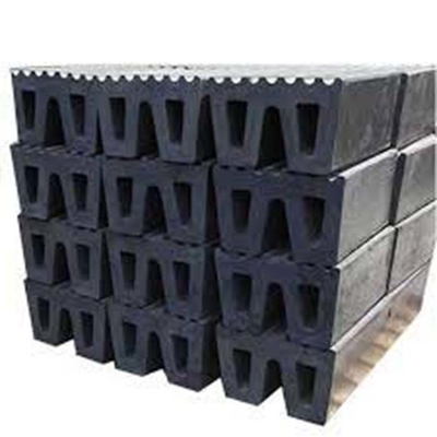 Black Shock Tug Boat Fenders Marine Fenders Port Equipment For Dock Protection