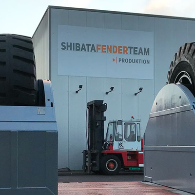 Black Roller Fenders With ASTM D2000 SAE J200 Standard Wear Resistance