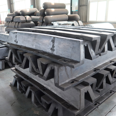 CCS Marine Natural Rubber Arch V Type Fender For Ship To Dock