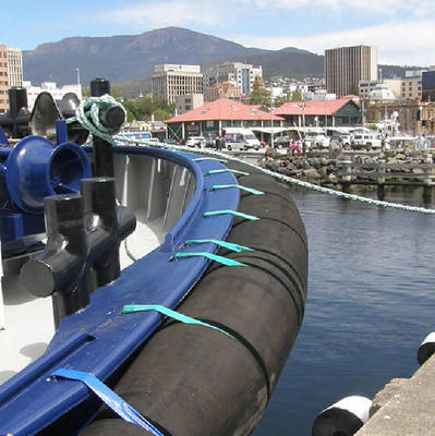 Shock Absorption Ship Tug Boat Bumpers Fender For Various Marine Environments