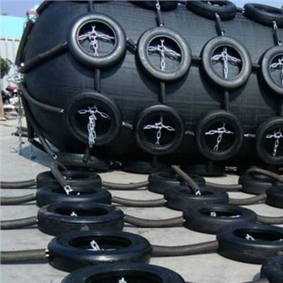 Jumbo Fender With Provides Cushioning During Berthing And Reduces Noise During Impact