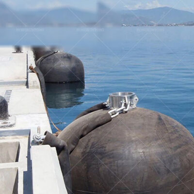 Submarine Fenders Marine Fenders Custom Size Available Top Level Natural Rubber ISO17357:2014 Standard