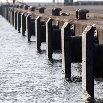 Corrosion Resistant High Impact Strength Natural Rubber Cell Rubber Fender for Marine Dock Bumper